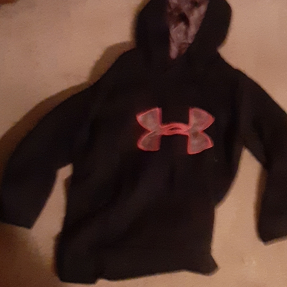 Under armour sweatshirt. Like new!